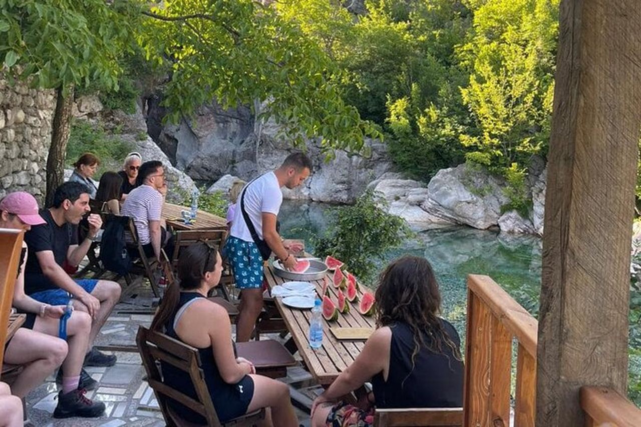 Tour di un giorno delle Alpi albanesi e del villaggio di Theth da Tirana — 9