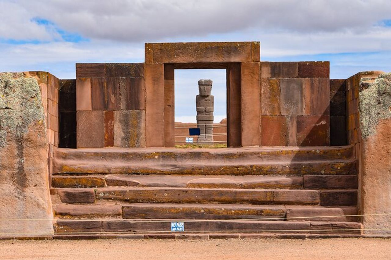 Intera giornata a Tiwanaku, l'enigmatico impero PRIVATO