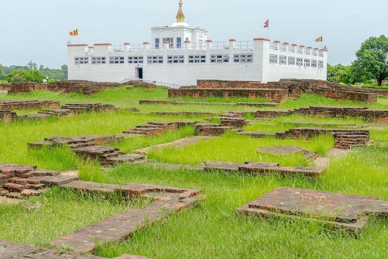 Tour di Lumbini di un'intera giornata con trasferimento all'aeroporto — 6