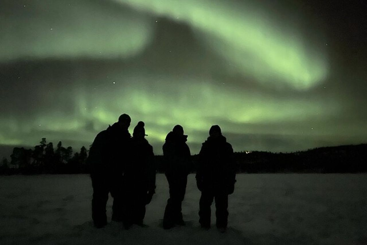 Aurora Camp e cena con fuoco aperto — 3