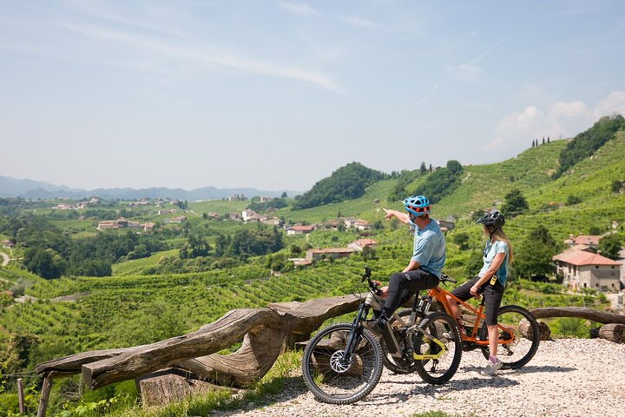 Valdobbiadene in e-bike tra vigneti - Colline del Prosecco UNESCO — 4