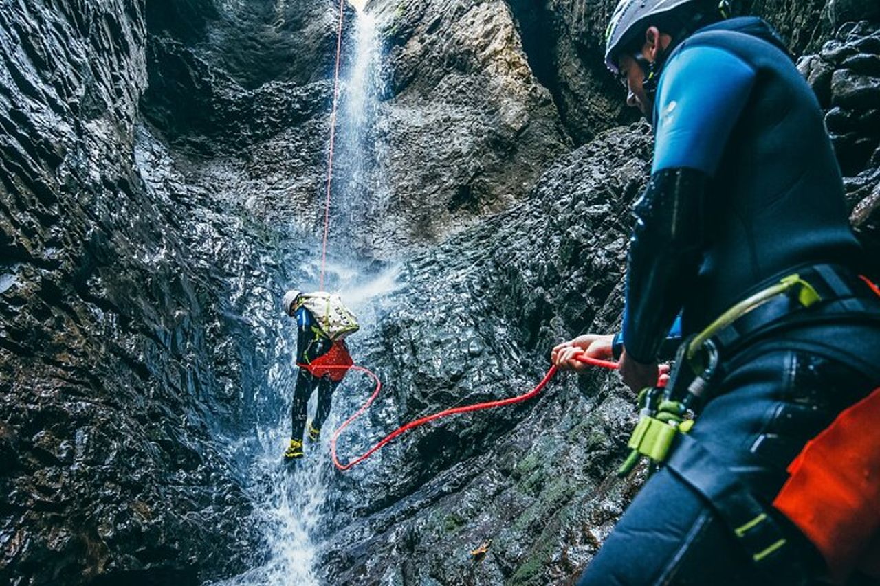 Canyoning sportivo nella Kleinwalsertal nello Schwarzwasserbach — 5