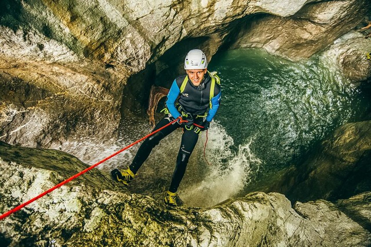 Canyoning ricco di azione nel Kobelache — 5