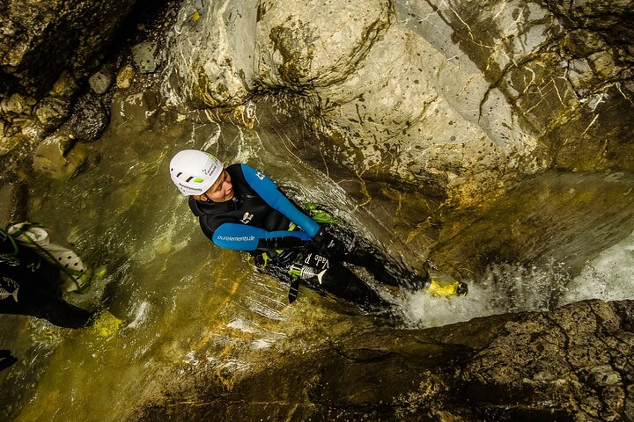 Canyoning ricco di azione nel Kobelache — 9