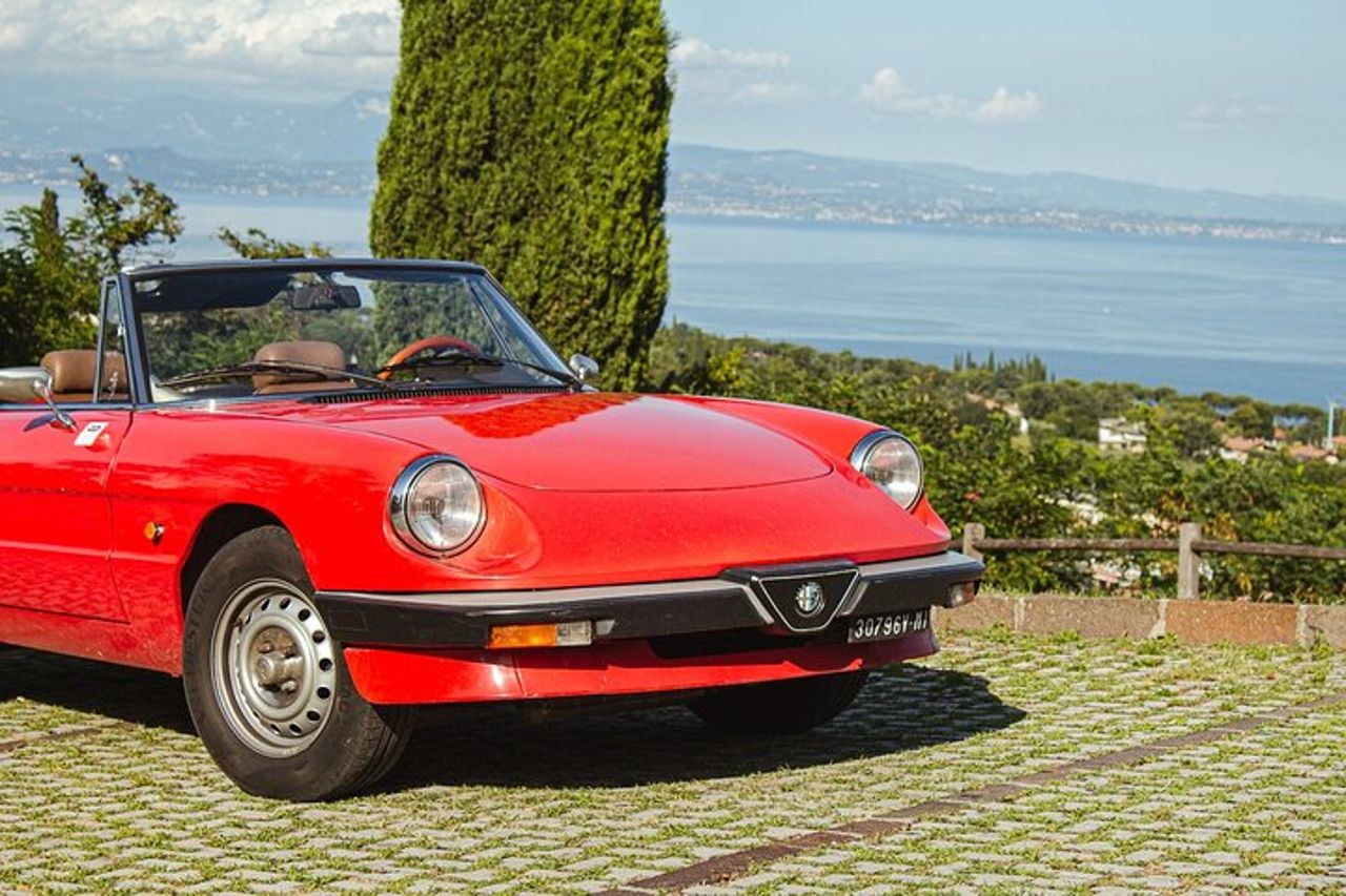 Esperienza in auto d'epoca sul Lago di Garda