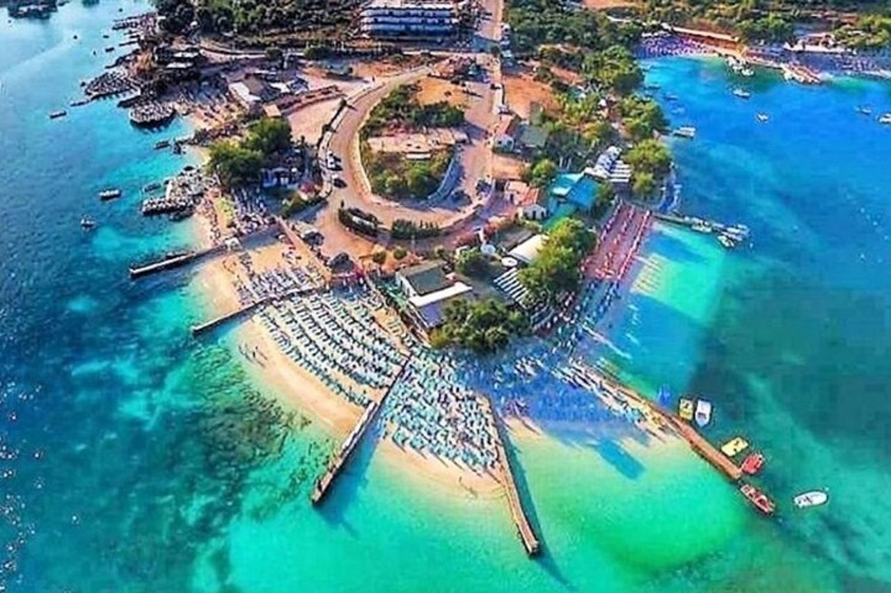 Tour di un giorno di Ksamil Blue Eye e Saranda da Tirana Golem di Durazzo — 2