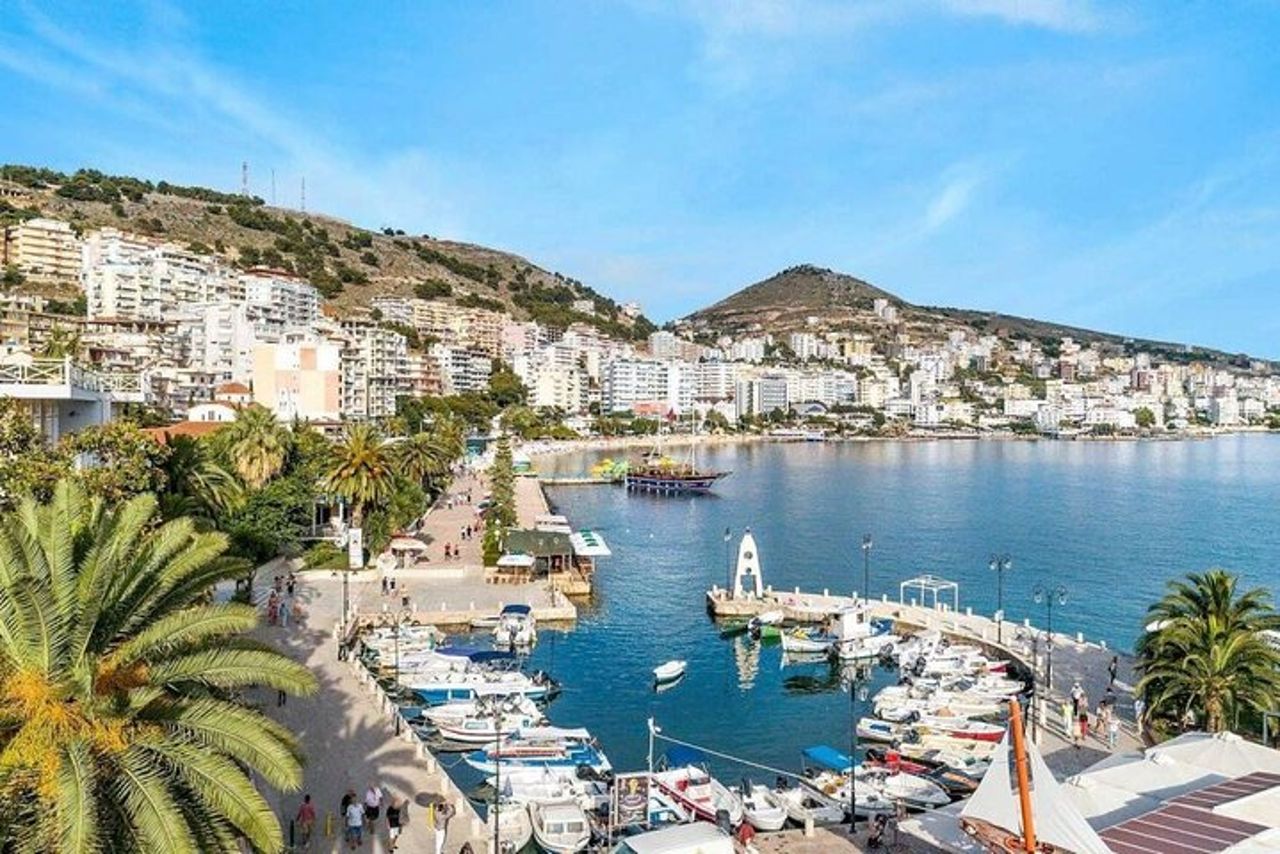 Tour di un giorno di Ksamil Blue Eye e Saranda da Tirana Golem di Durazzo — 6