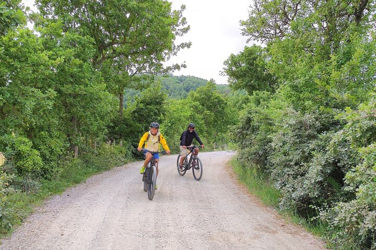 E-Bike Tour rocche e monti vicino alle Terme Libere di Saturnia — 7