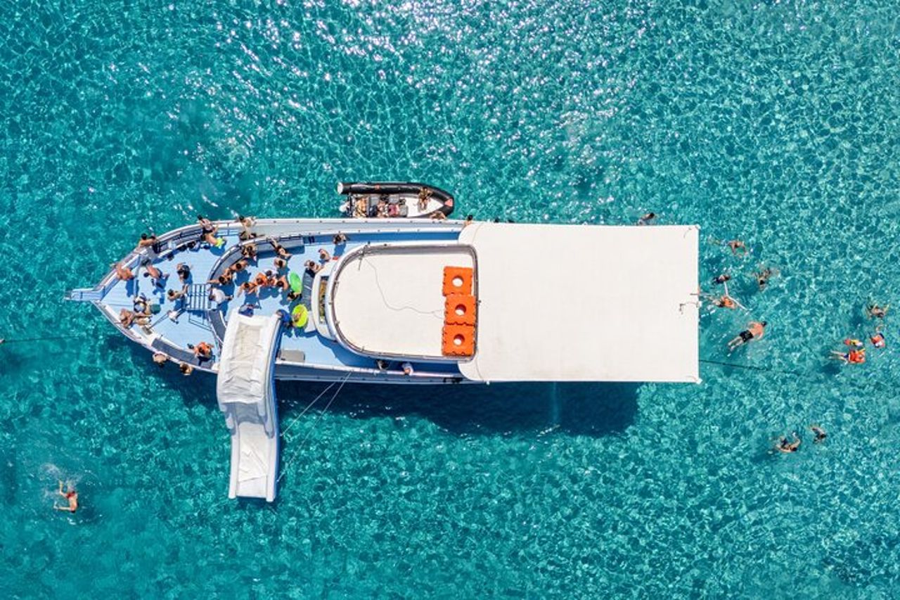Escursione Blue Lagoon con scivolo gigante con partenza dal porto di Latchi — 2