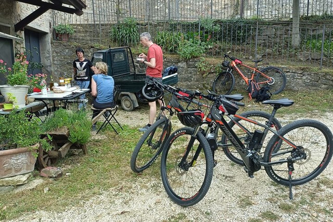 E-Bike Tour rocche e monti vicino alle Terme Libere di Saturnia — 9