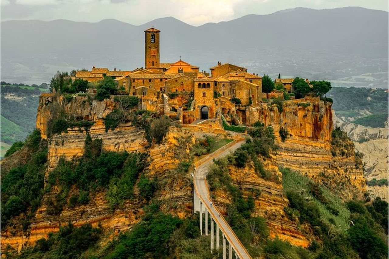 Civita di Bagnoregio Fiat 500 Adventure e Picnic sul Lago di Bolsena