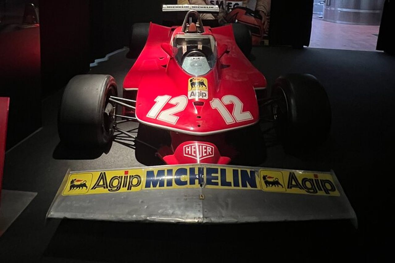 Tour di un'intera giornata in Ferrari: musei, tour della fabbrica e simulatore di F1 — 6