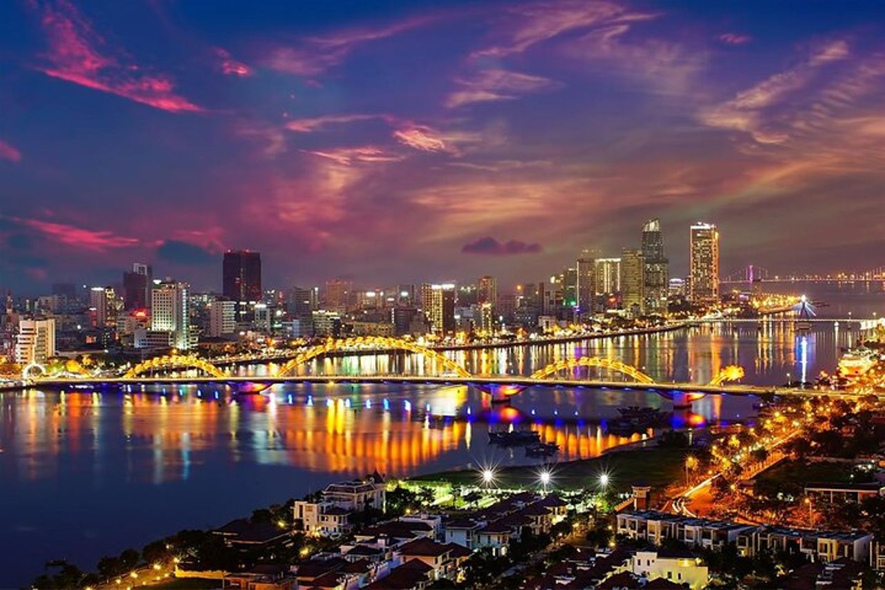 Tour notturno in moto DA Nang e crociera sul fiume da Lady Rider — 7