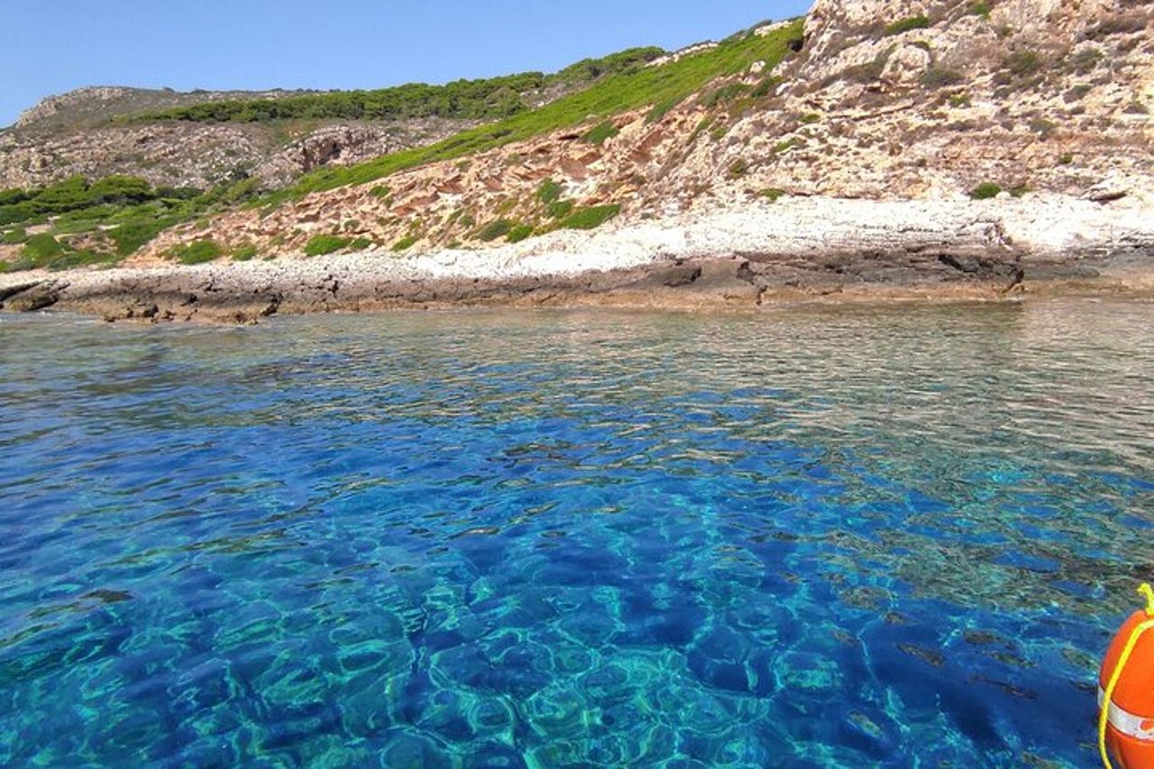 Tour in Barca a Vela di un'Intera Giornata alle Isole Egadi — 3