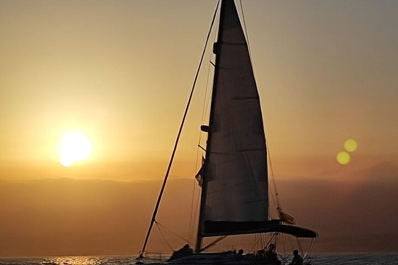 Marbella-tramonto da una barca a vela con bevande