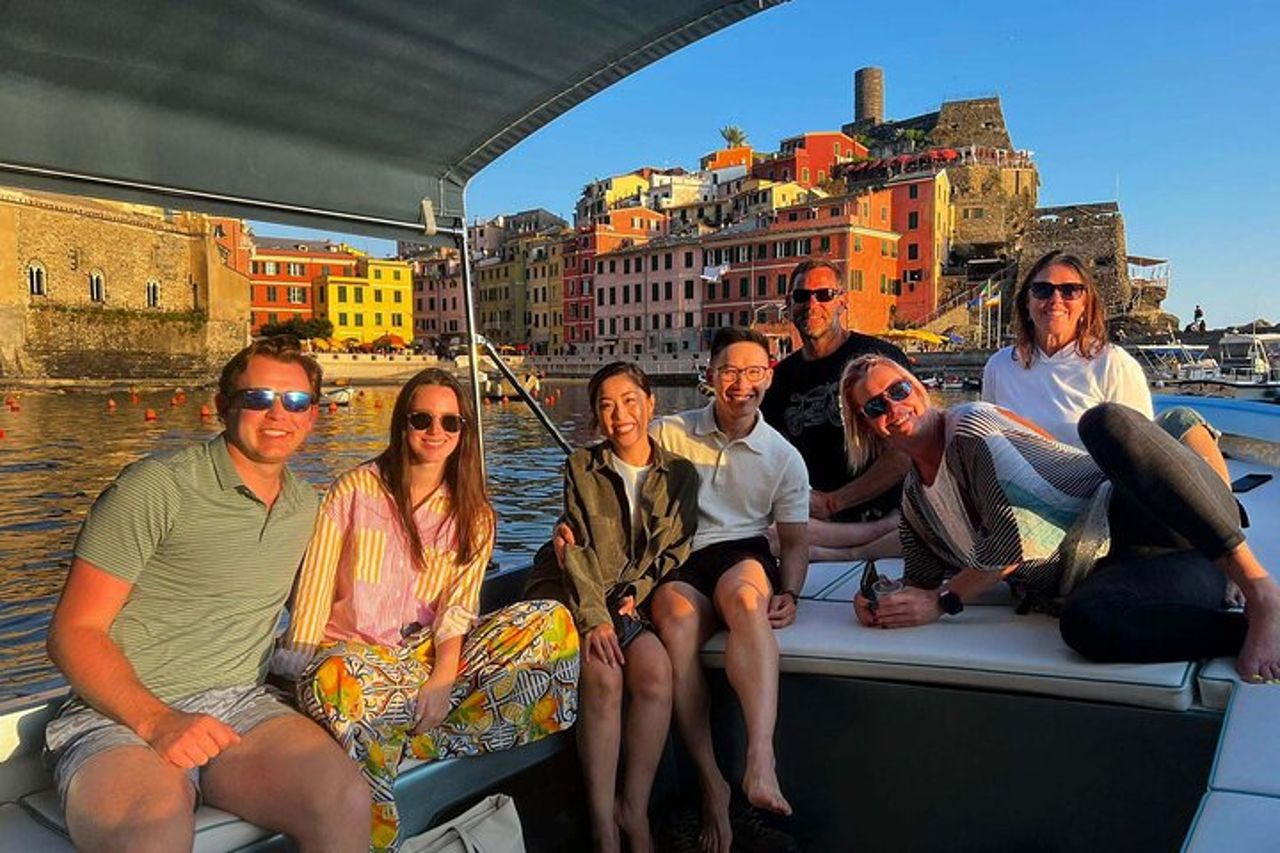 Tour in barca di gruppo al tramonto alle Cinque Terre — 6