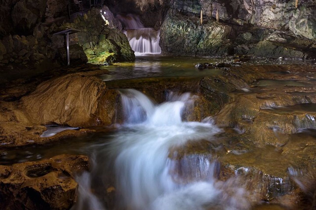 Grotte di Beatus, Ponte panoramico, Parco Naturale Gita di un giorno fuori stagione — 3