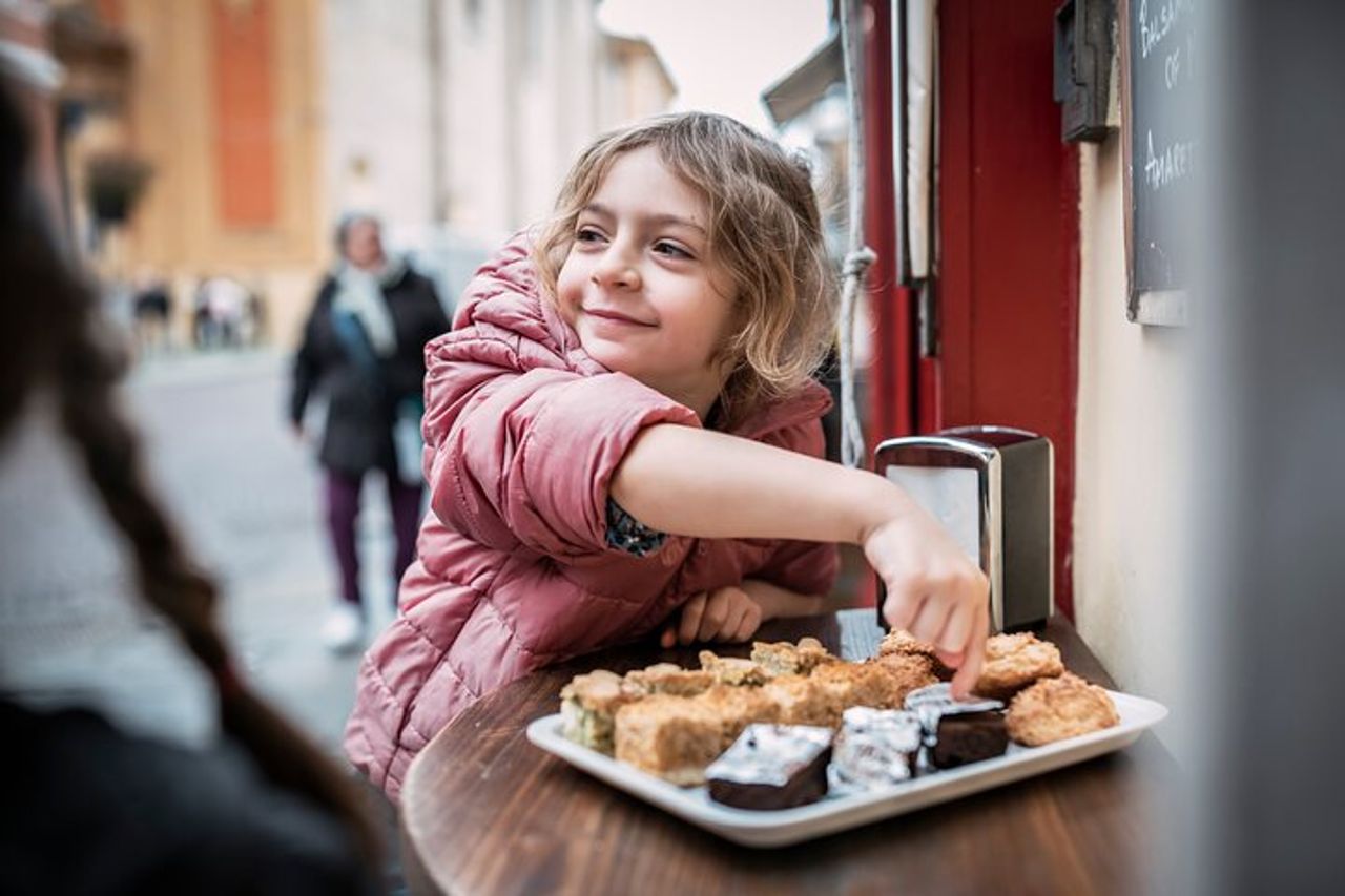 Tour privato di mezza giornata a piedi e degustazione di cibo a Modena — 3