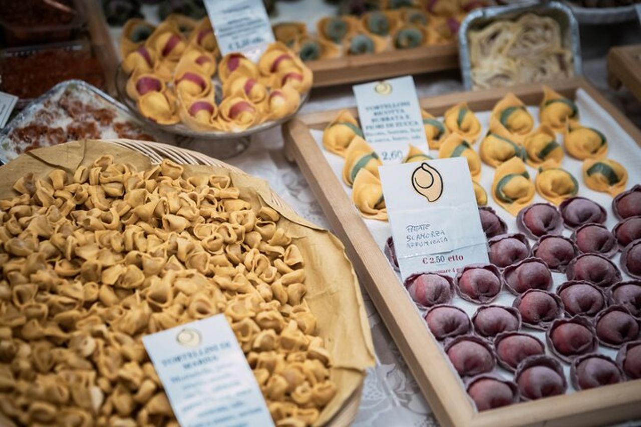 Tour privato di mezza giornata a piedi e degustazione di cibo a Modena — 7