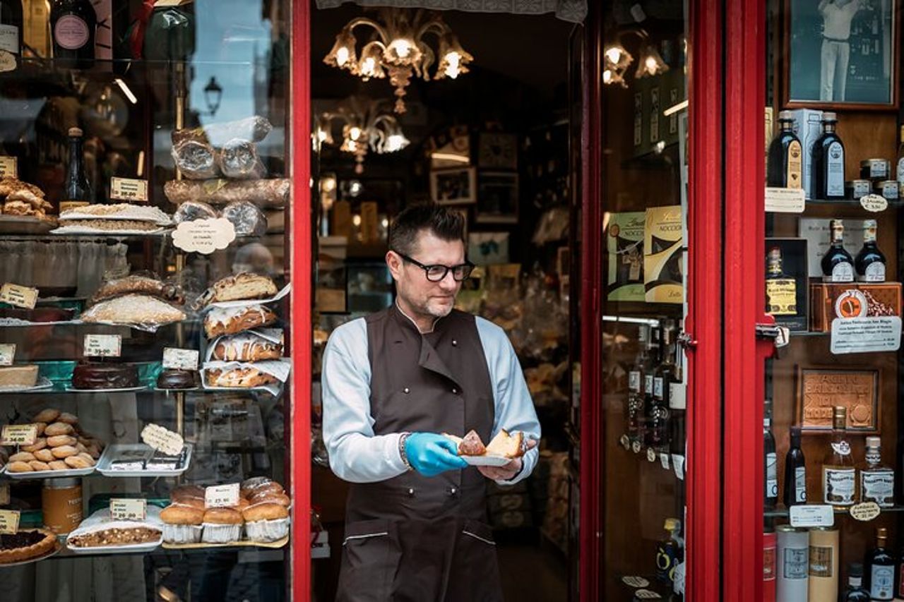 Tour privato di mezza giornata a piedi e degustazione di cibo a Modena — 9