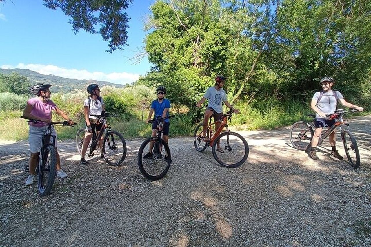 E-Bike Tour rocche e monti vicino alle Terme Libere di Saturnia — 2