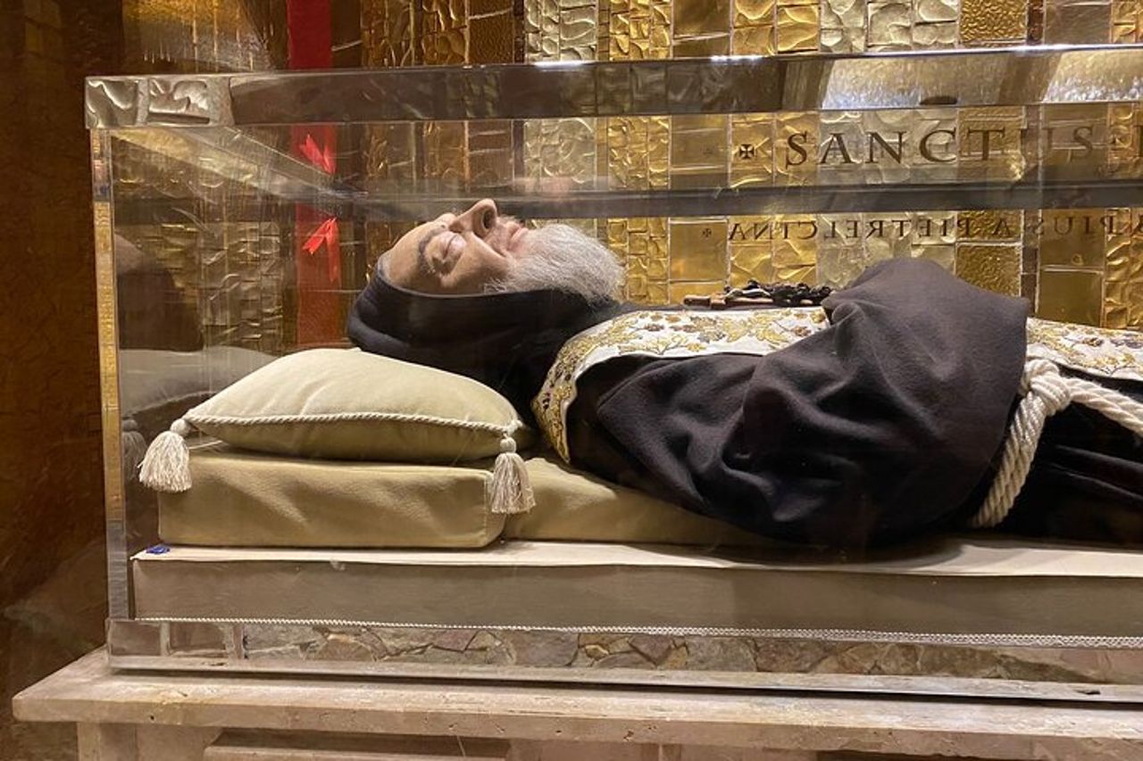 Padre Pio's Shrine in San Giovanni Rotondo from Bari (Apulia) — 2