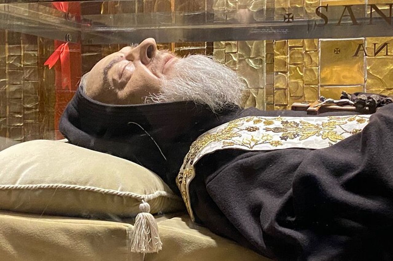 Padre Pio's Shrine in San Giovanni Rotondo from Bari (Apulia) — 3