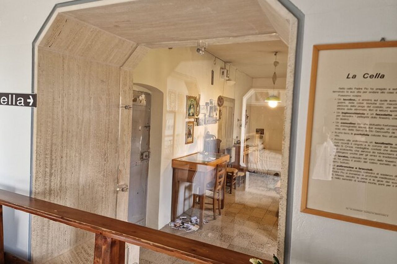 Padre Pio's Shrine in San Giovanni Rotondo from Bari (Apulia) — 6