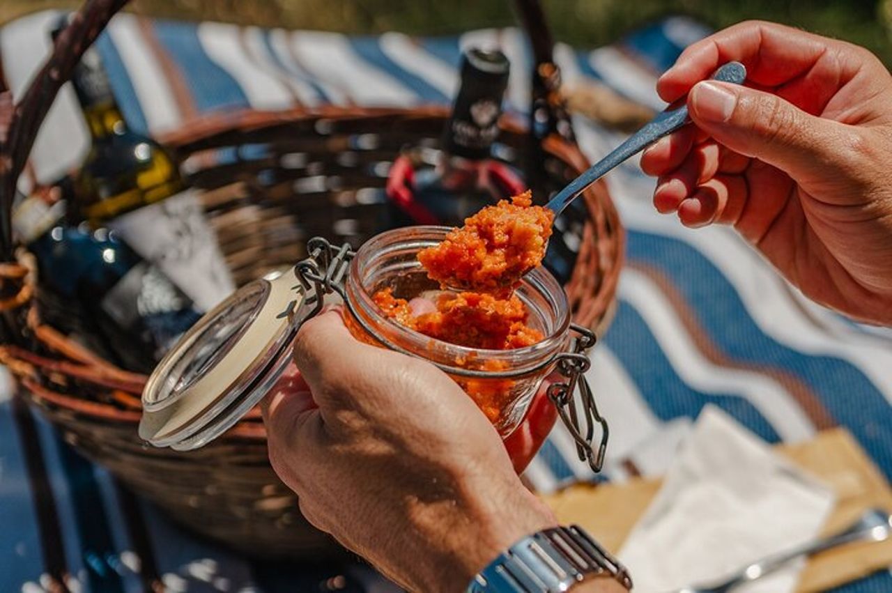 Visita guidata e picnic in vigna con una bottiglia di vino — 3
