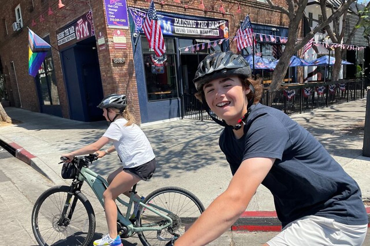 Tour di Beverly Hills: case delle star del cinema e visite turistiche a Los Angeles in bici elettrica — 5