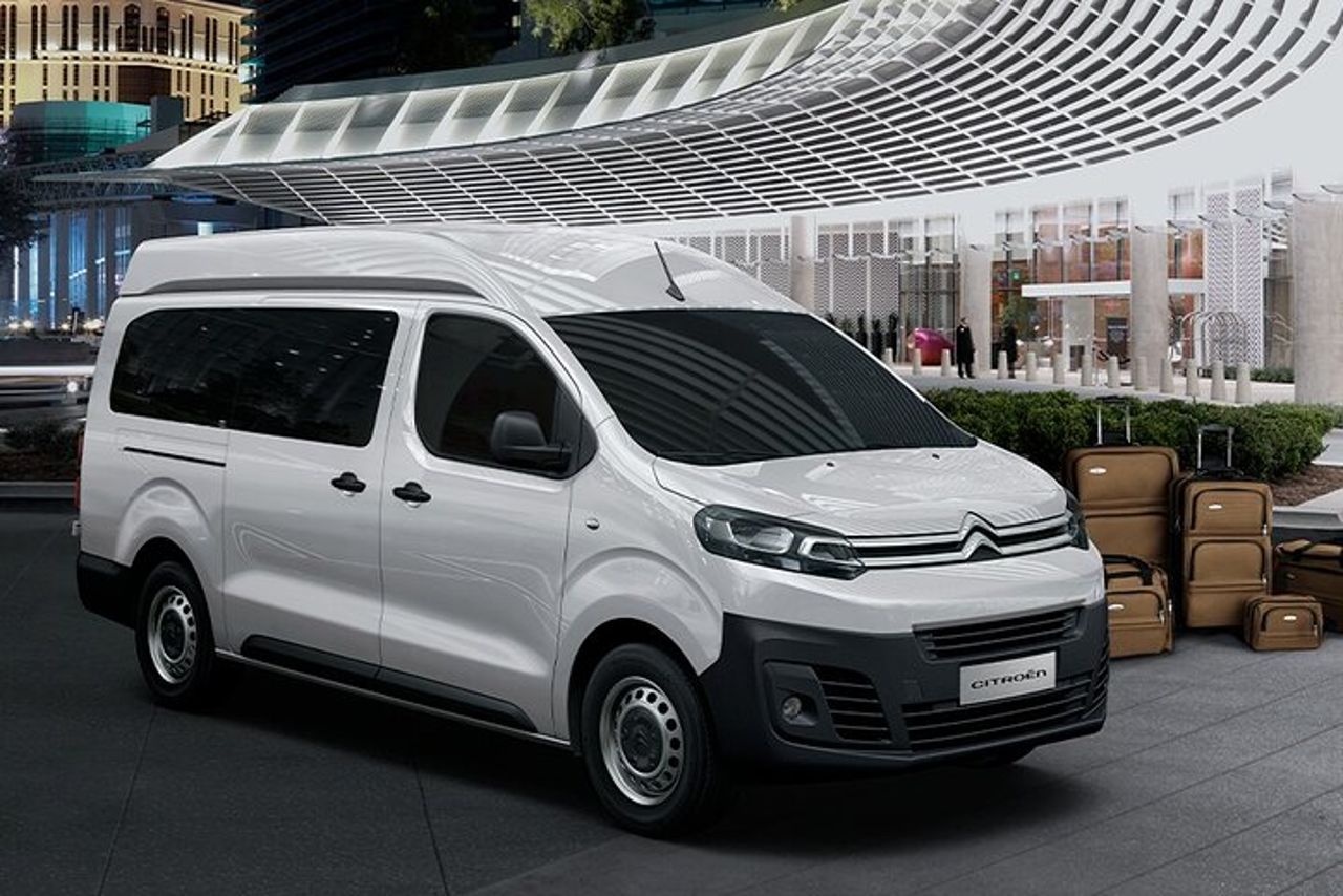 Minivan di trasferimento 8 posti — 6