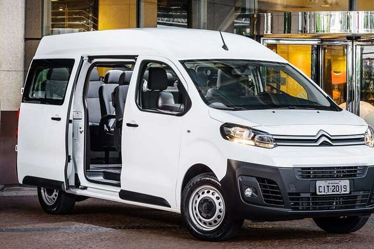 Minivan di trasferimento 8 posti — 7