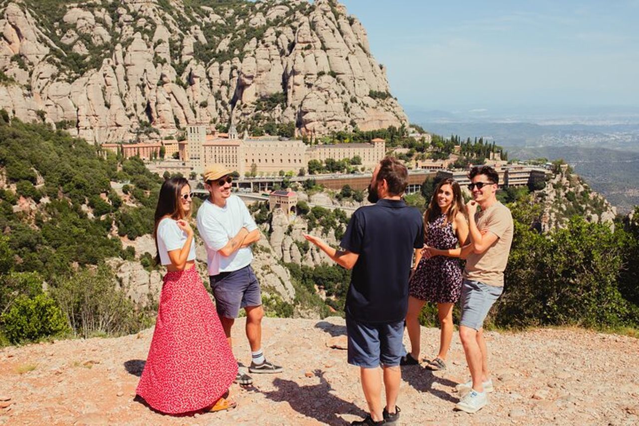 Tour di Montserrat con Madonna Nera e due opzioni di partenza — 5