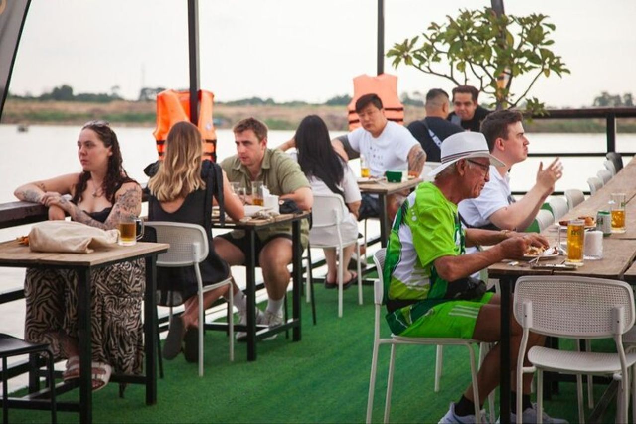 Crociera al tramonto a Phnom Penh con birra illimitata e barbecue a buffet — 8