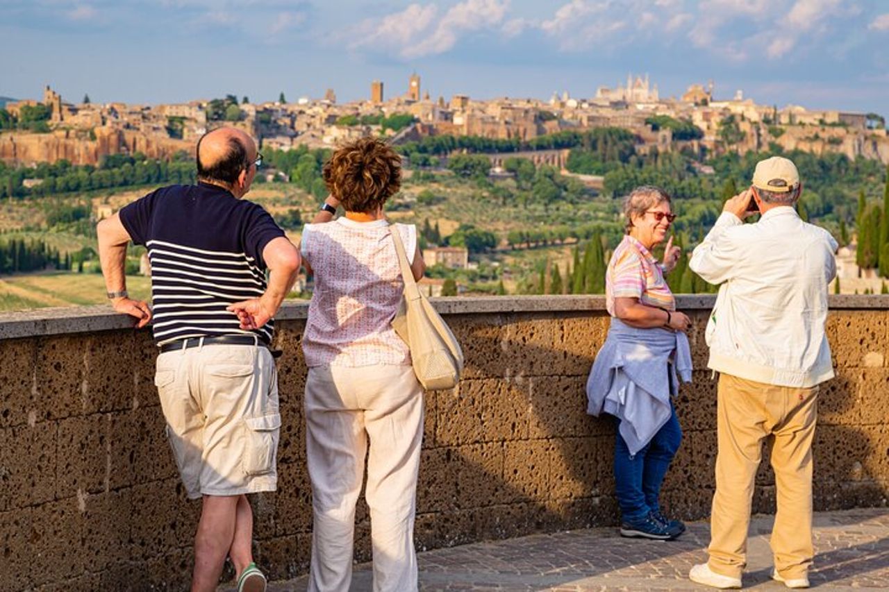 Escursione di un giorno da Roma a Orvieto in treno con Duomo, grotte e pranzo — 3