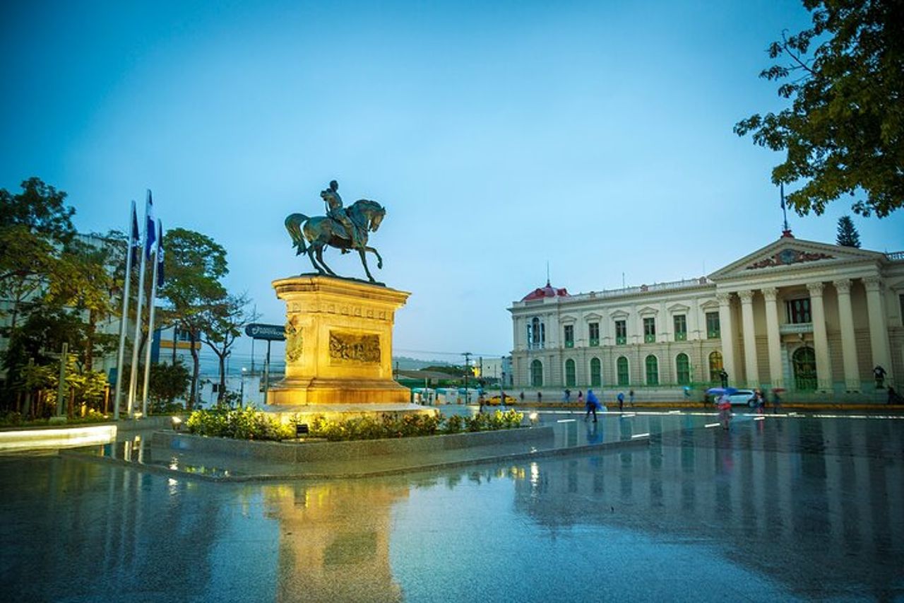Tour panoramico della città durante lo scalo a San Salvador — 3
