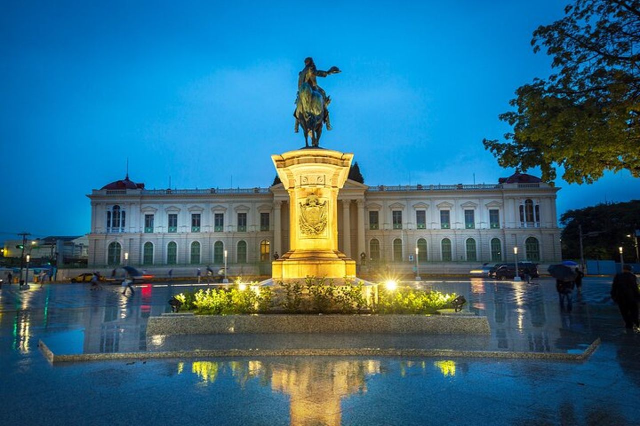Tour panoramico della città durante lo scalo a San Salvador — 6