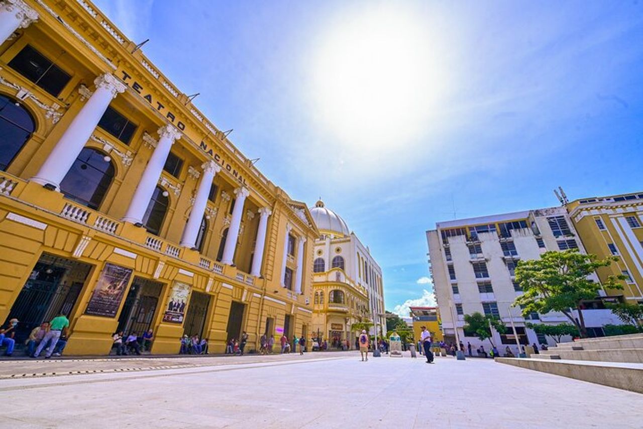 Tour panoramico della città durante lo scalo a San Salvador — 7