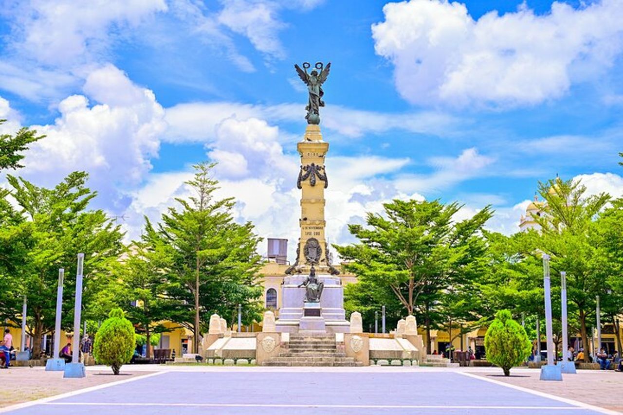 Tour panoramico della città durante lo scalo a San Salvador — 8