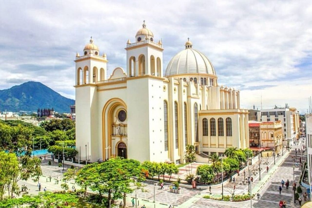 Giornata intera | Tour della città di San Salvador Parco Boquerón e Rainbow Slide — 4