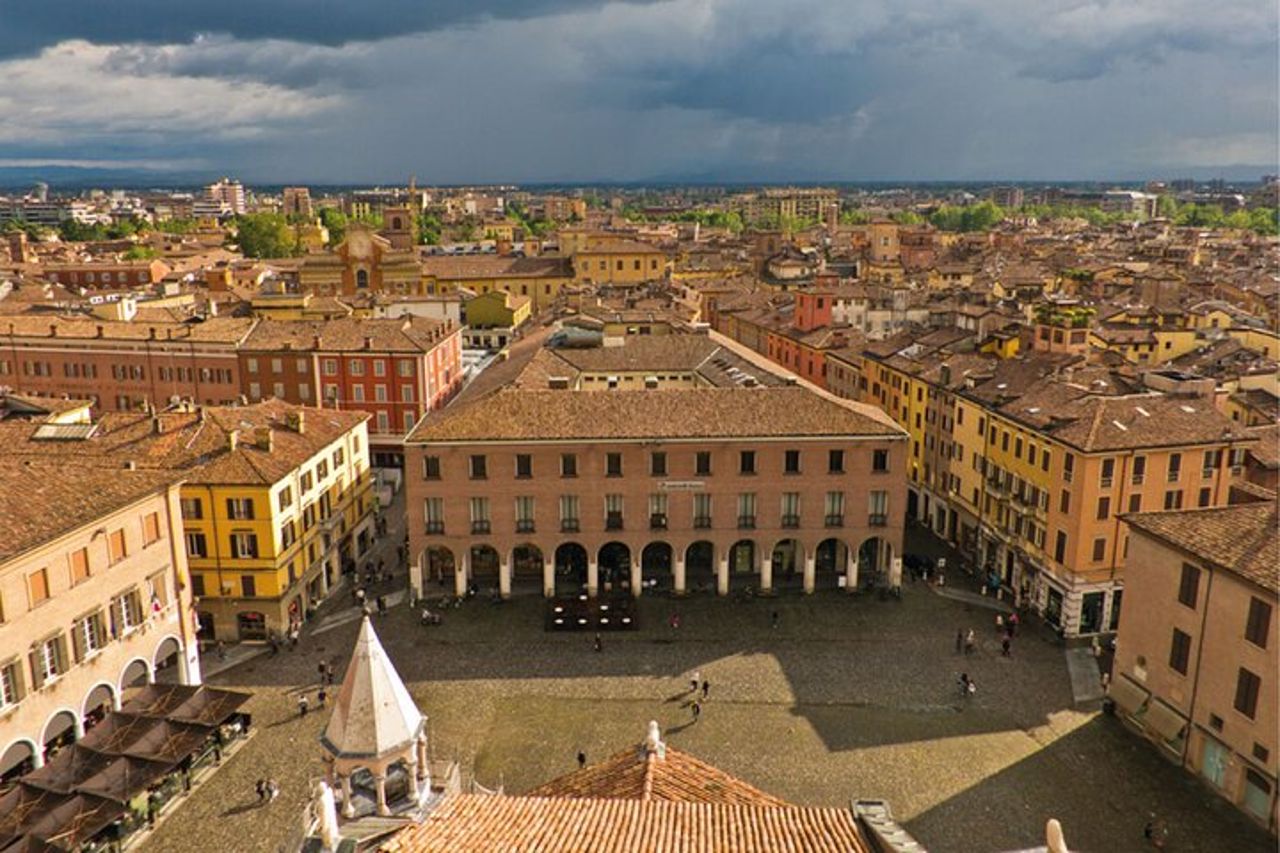 Tour a piedi di Modena con audioguida e guida scritta da un locale — 3