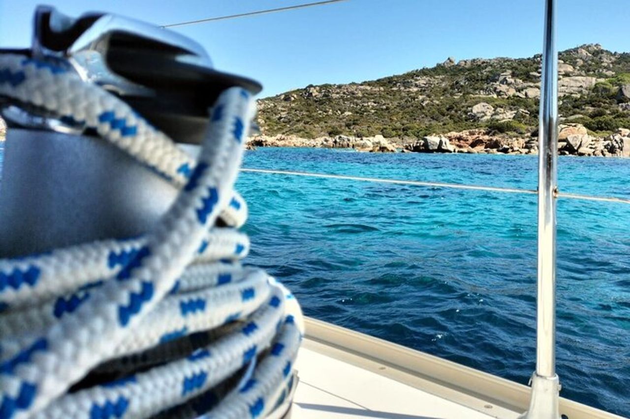 Da Cannigione: Tour in Barca a Vela nell'Arcipelago di La Maddalena — 6