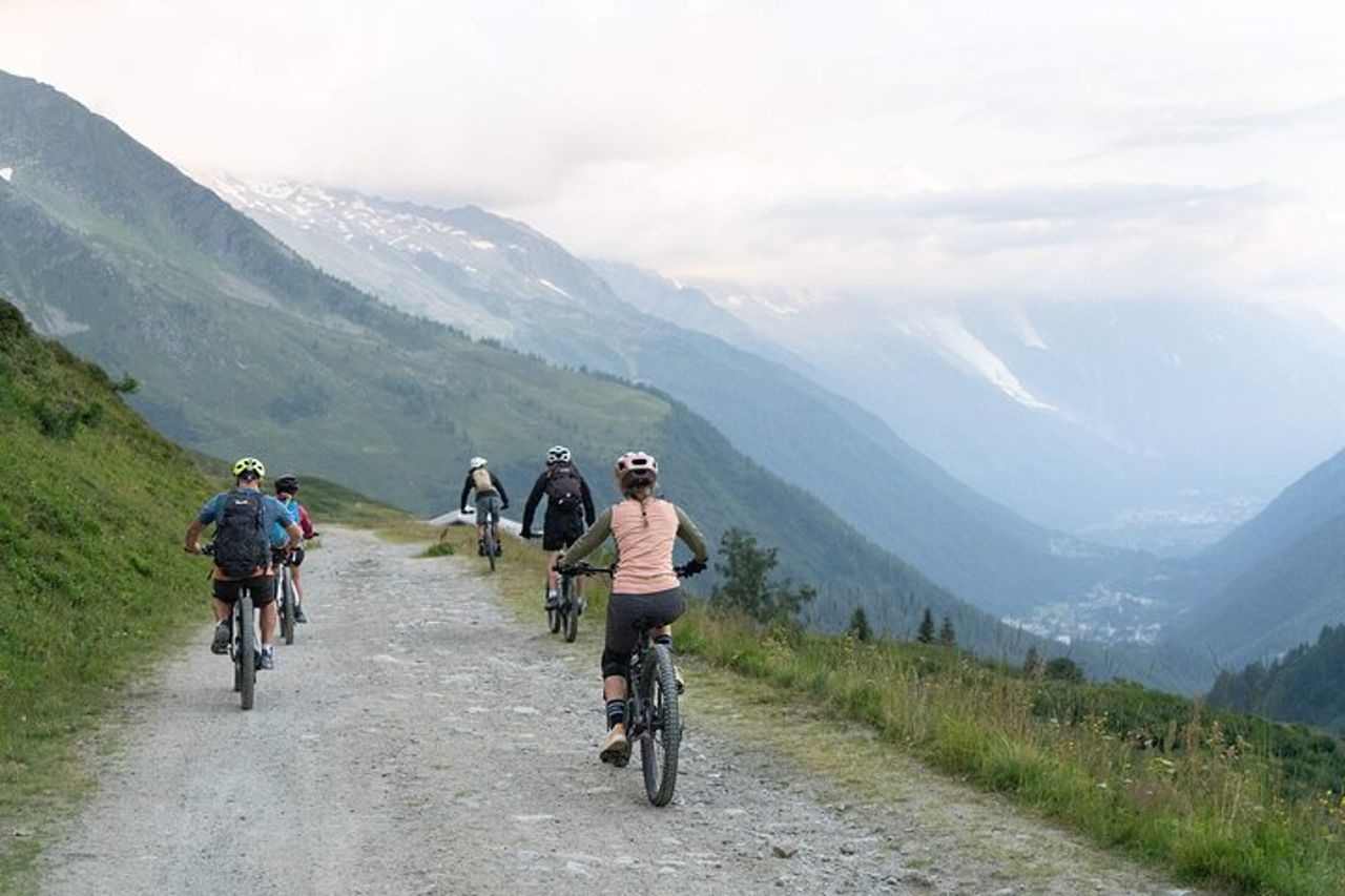 Tour di 3 ore in mountain bike elettrica a Chamonix - Panorami del Monte Bianco — 3