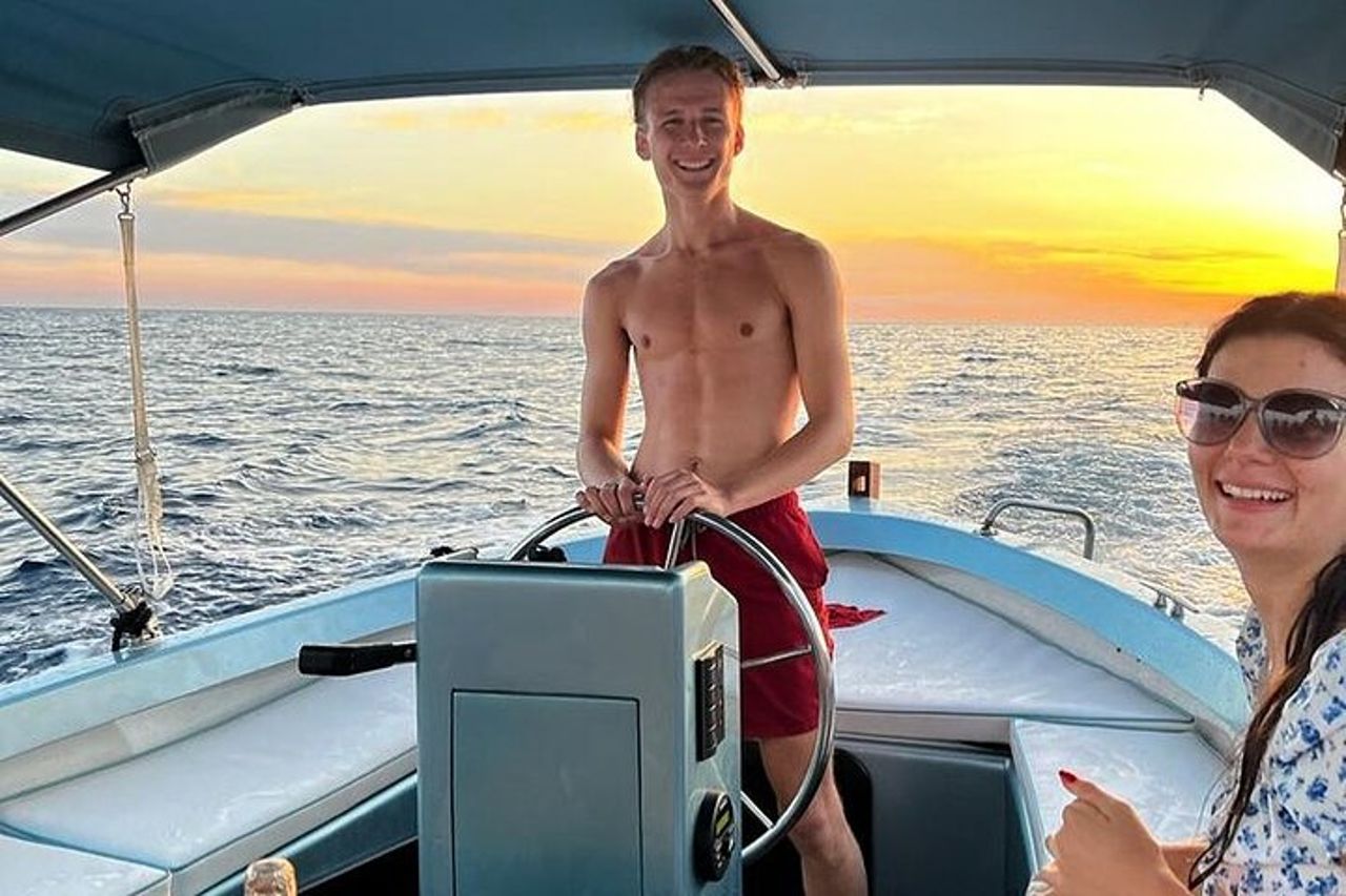 Tour privato in barca al tramonto alle Cinque Terre