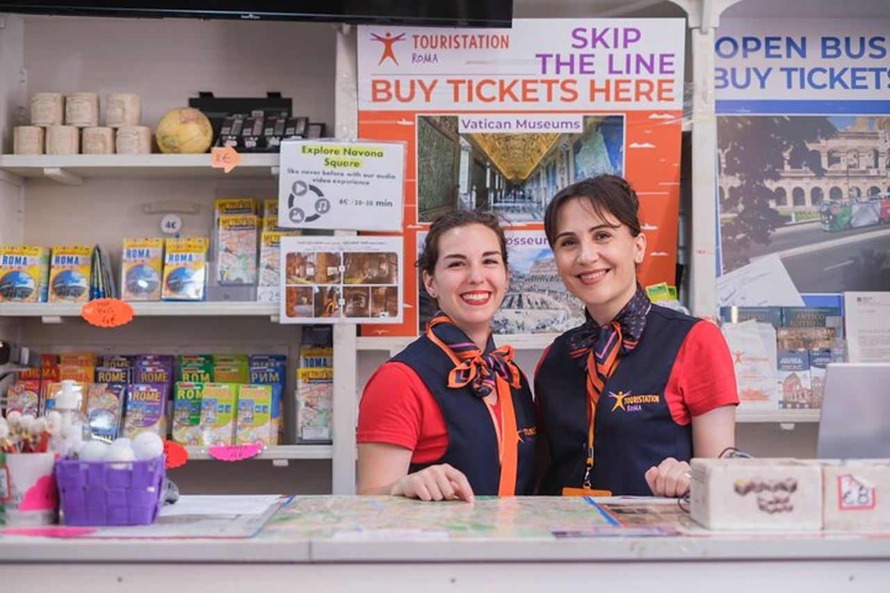 Piazza Navona e Trevi District Underground Pass con Audioguida — 2