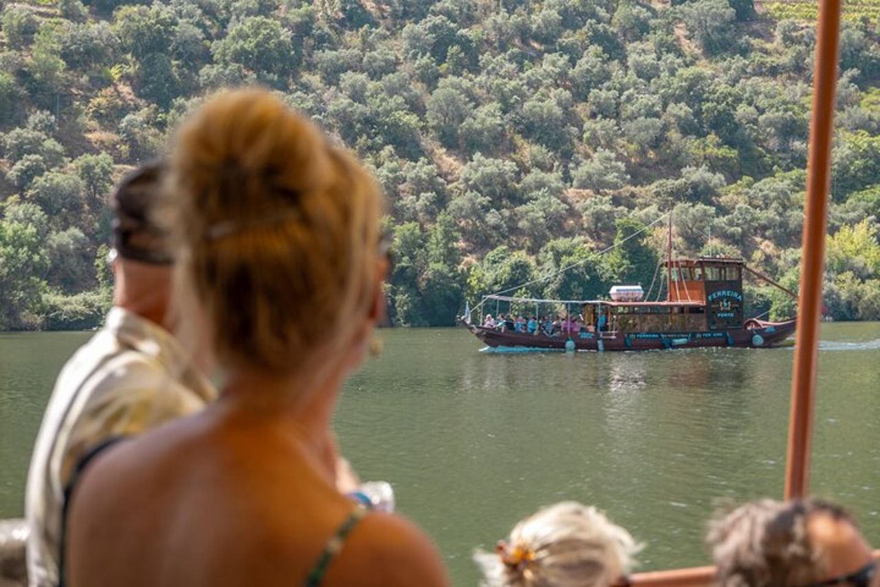 Tour completo del vino della Valle del Douro con pranzo, degustazioni di vini e crociera sul fiume — 8