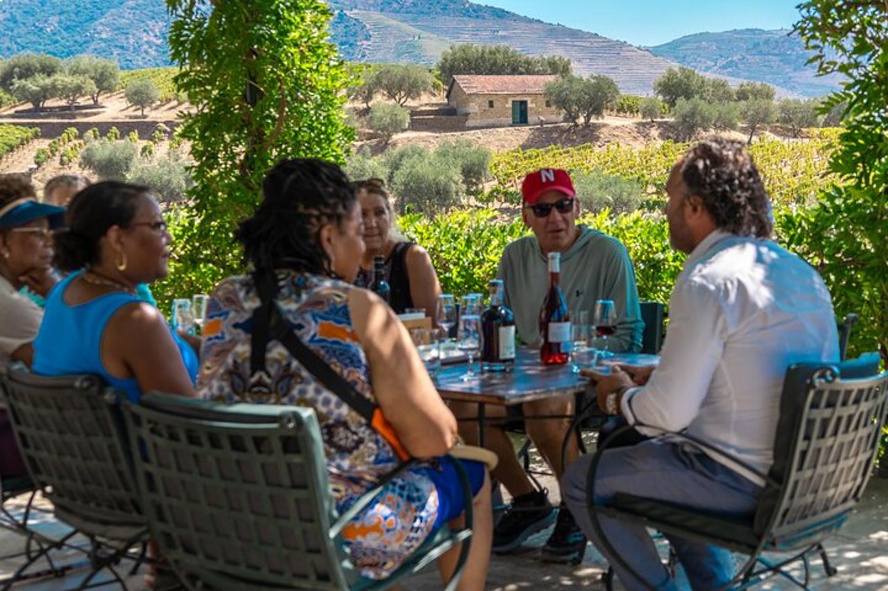 Tour completo del vino della Valle del Douro con pranzo, degustazioni di vini e crociera sul fiume — 5