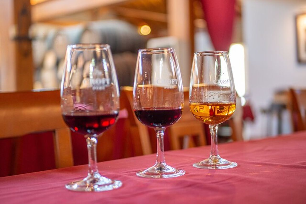 Tour completo del vino della Valle del Douro con pranzo, degustazioni di vini e crociera sul fiume — 4
