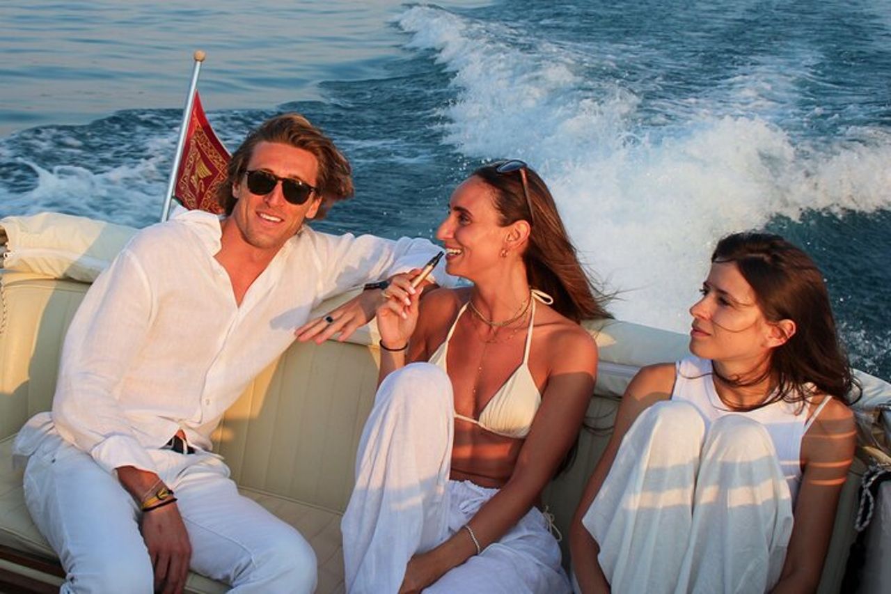 Crociera privata al tramonto con aperitivo al vino di Lazise — 6