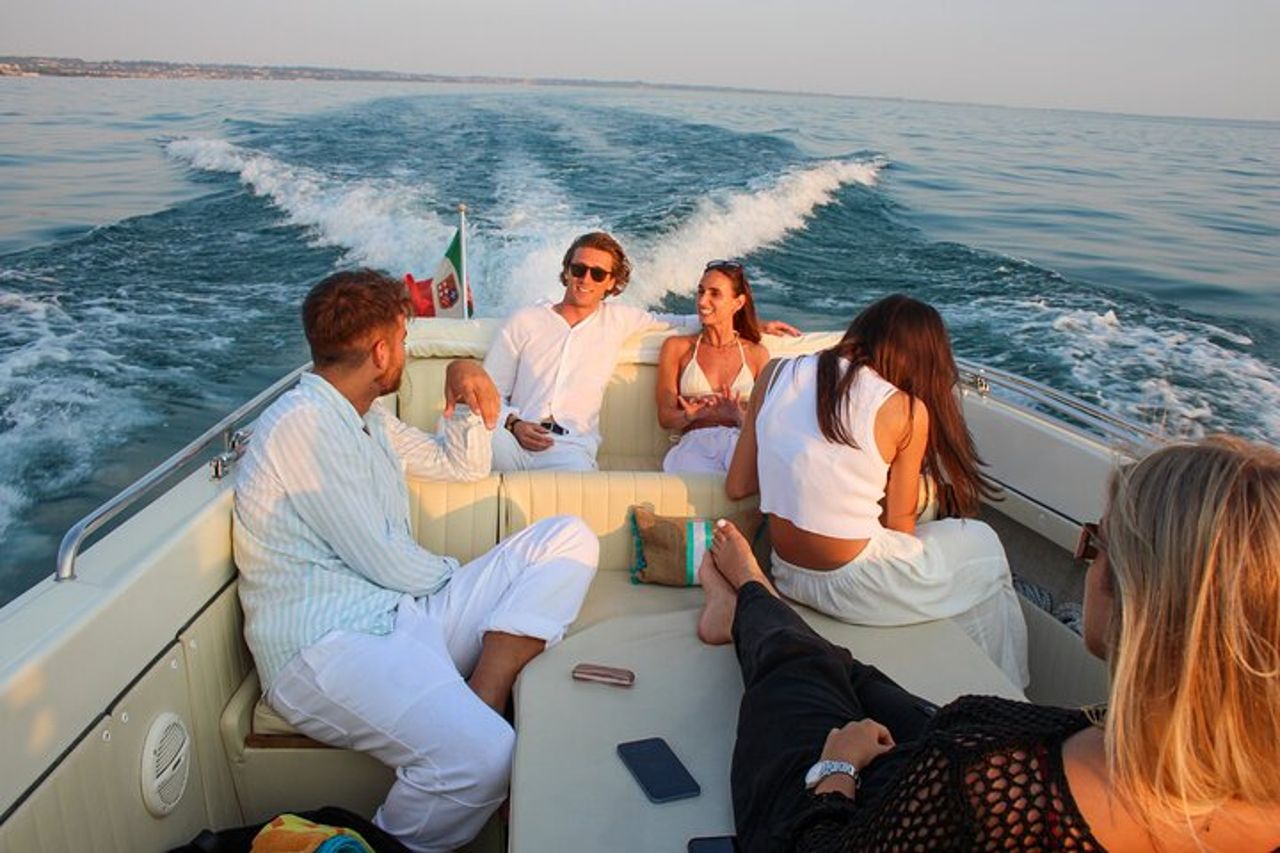 Crociera privata al tramonto con aperitivo al vino di Lazise — 9